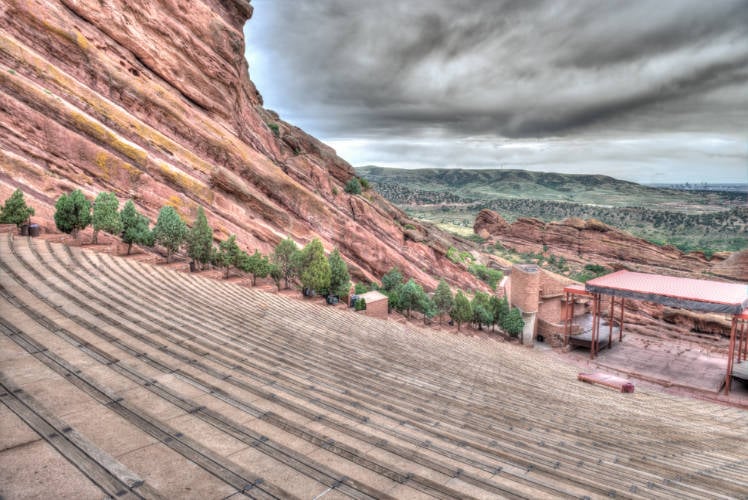 Vista de los asientos en el anfiteatro Red Rocks
