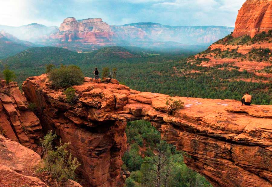 La impresionante vista desde el Puente del Diablo en Sedona