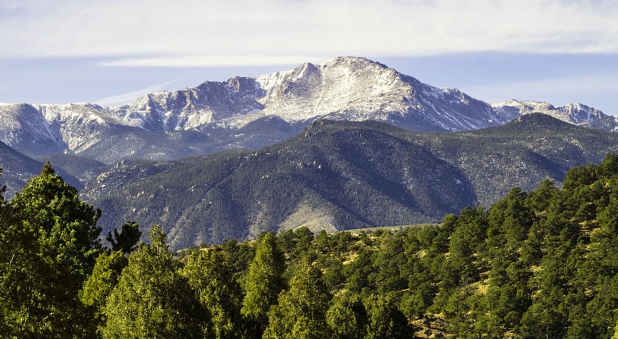 Vista de Pikes Peak desde lejos