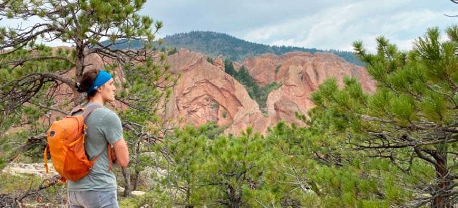 El autor con la vista panorámica en Roxborough State Park