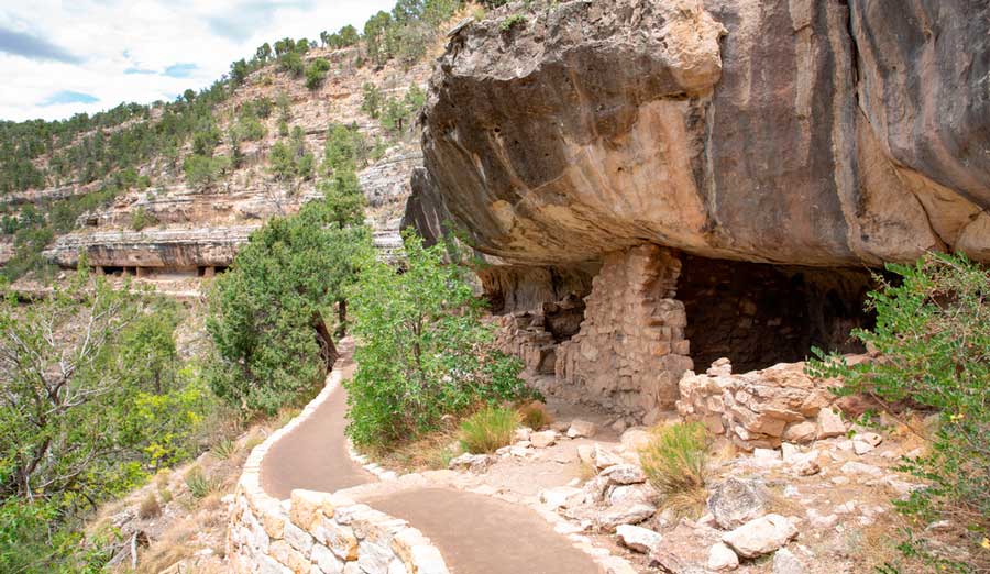 Vista de las viviendas en el Monumento Nacional Walnut Canyon