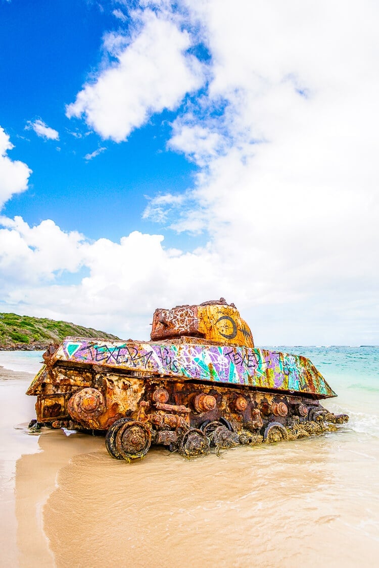 ¡Estos consejos para visitar la isla de Culebra, Puerto Rico te ayudarán a aprovechar al máximo tu viaje!  Culebra es el hogar de Playa Flamenco, una de las playas más hermosas del mundo. 