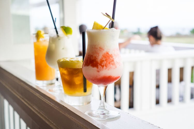 ¿Estás planeando un viaje a Kauai, Hawái?  Estos son los 10 mejores lugares para comer en Kauai, ¡no te los pierdas!