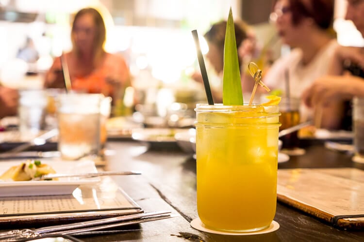 ¿Estás planeando un viaje a Kauai, Hawái?  Estos son los 10 mejores lugares para comer en Kauai, ¡no te los pierdas!