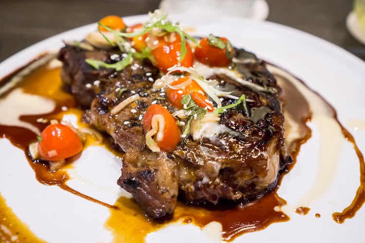 ¿Estás planeando un viaje a Kauai, Hawái?  Estos son los 10 mejores lugares para comer en Kauai, ¡no te los pierdas!