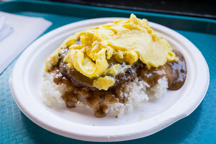 ¿Estás planeando un viaje a Kauai, Hawái?  Estos son los 10 mejores lugares para comer en Kauai, ¡no te los pierdas!